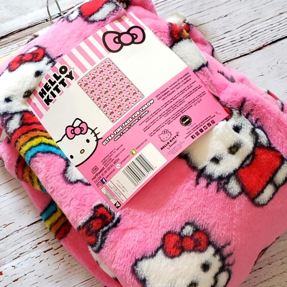 🆕️ SANRIO HELLO KITTY PINK ULTRA FINE FAUX FUR THROW 💕